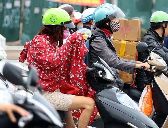 Ha Noi moi chom lanh, thanh nien da trum chan ra duong-Hinh-3