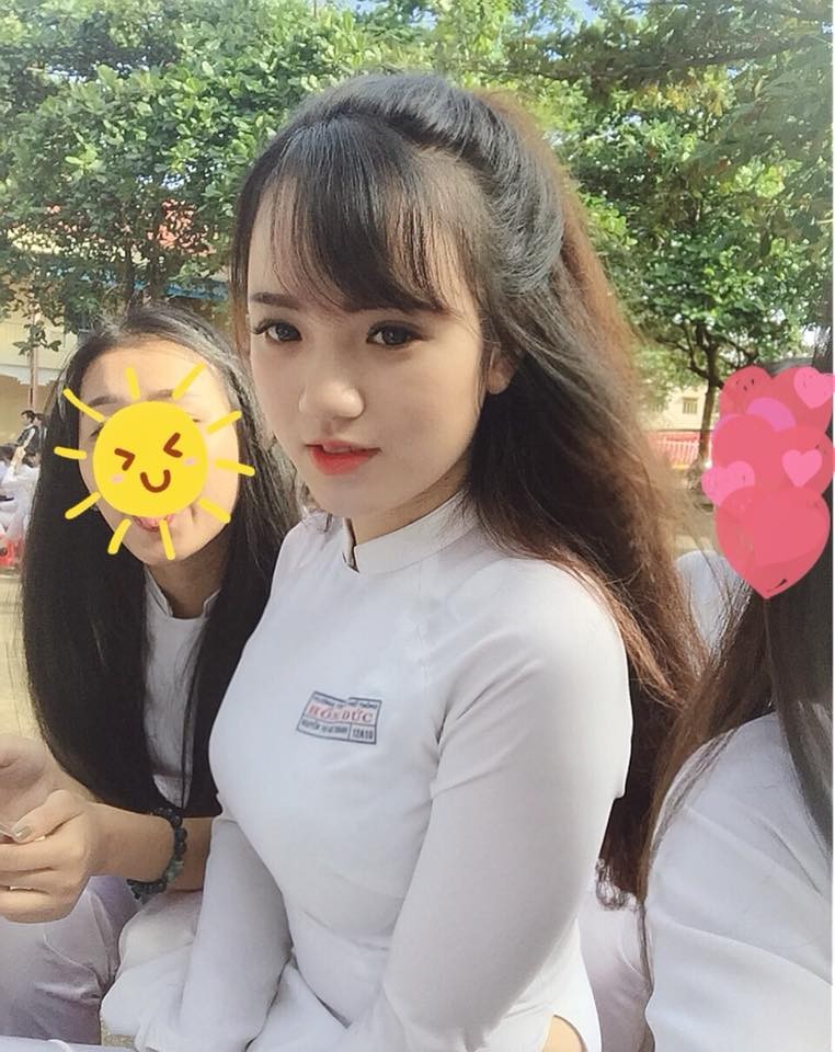 Nu sinh Dak Lak noi tieng vi mac ao dai qua dep