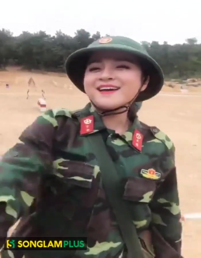 Co gai Nghe An mac quan phuc vua xinh vua hat hay-Hinh-3