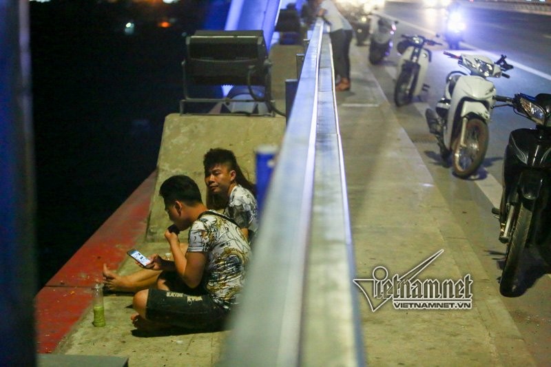 Hai hung kieu ngoi hong mat tren cau Nhat Tan-Hinh-12