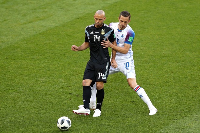 Messi da hong penalty, Argentina bi Iceland cam hoa-Hinh-3
