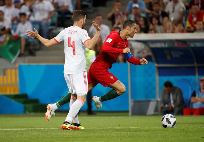 Bo Dao Nha 3 - 3 Tay Ban Nha: Ronaldo sam vai nguoi hung bang hat-trick-Hinh-13