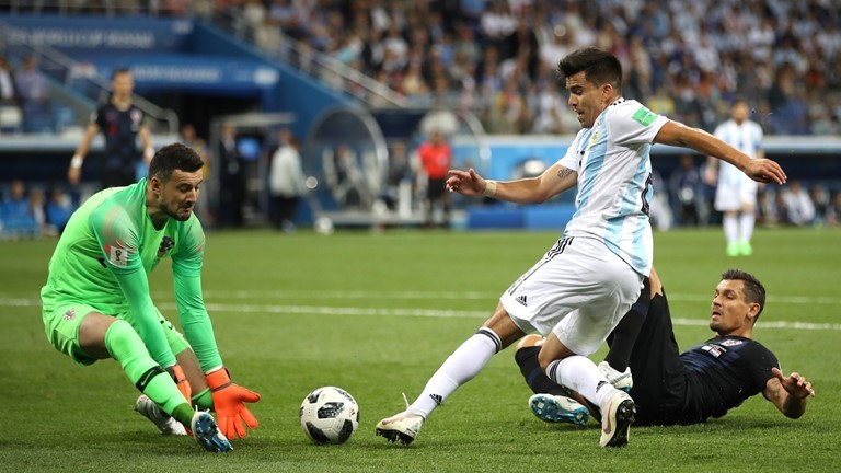 Truc tiep Argentina 0-3 Croatia: Vu cong Tango thua tham ngay Messi 