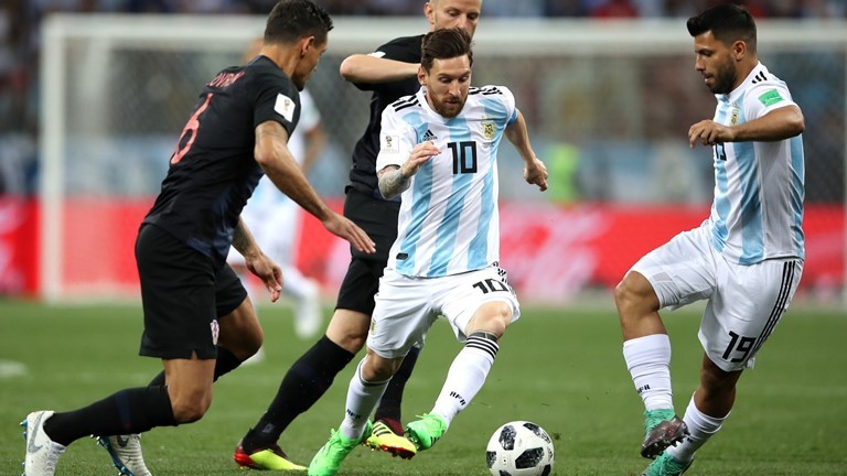 Truc tiep Argentina 0-3 Croatia: Vu cong Tango thua tham ngay Messi 