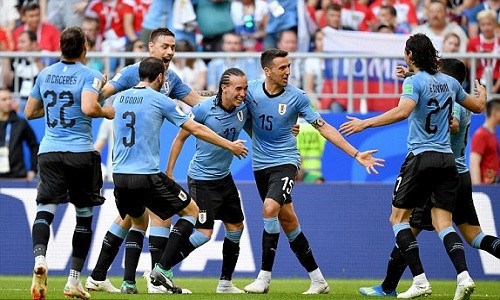 Truc tiep Nga 0-3 Uruguay: Thang “Gau” Nga, Uruguay vuon len ngoi dau bang A World Cup-Hinh-7