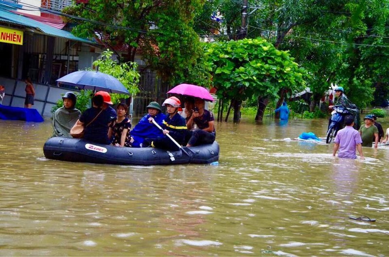 Dan mang xot xa chia se anh mua lu o cac tinh phia Bac-Hinh-9