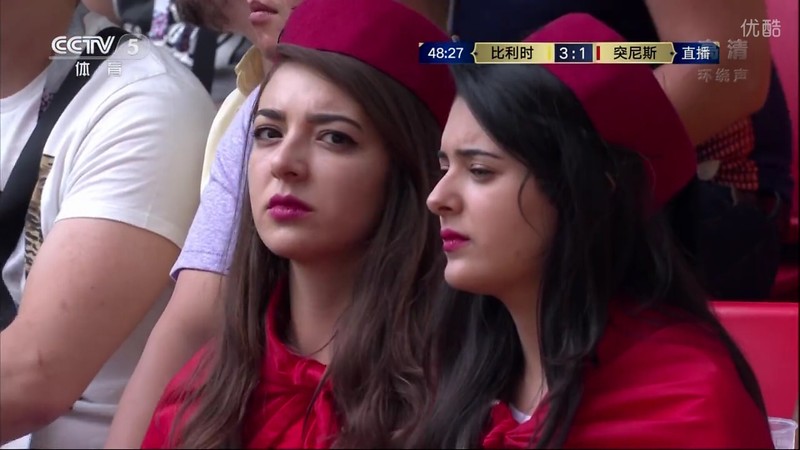 Dan mang tha ho ngam hot girl World Cup co mat tren khan dai-Hinh-3