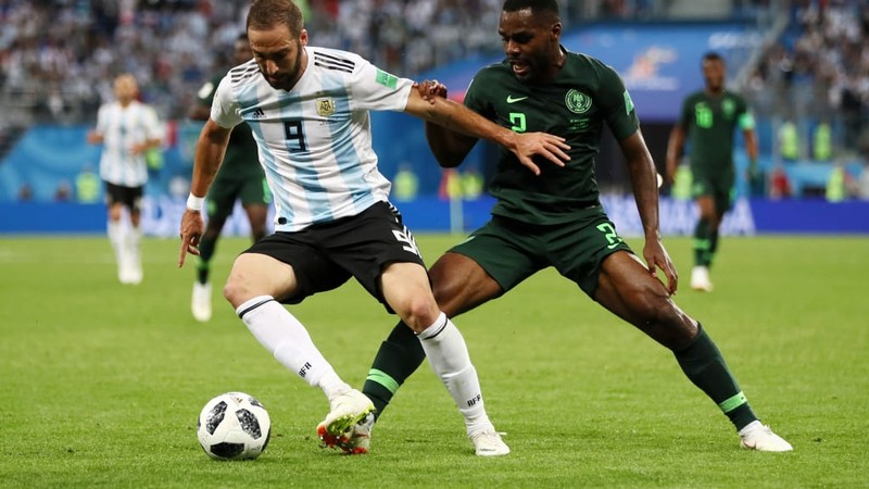 Messi loai Nigeria, giup Argentina lach qua cua hep