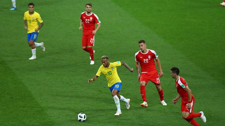 Vuot qua Serbia, Brazil duong hoang tien vao vong 1/8 World Cup 2018 voi ngoi dau-Hinh-2