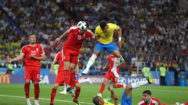 Vuot qua Serbia, Brazil duong hoang tien vao vong 1/8 World Cup 2018 voi ngoi dau
