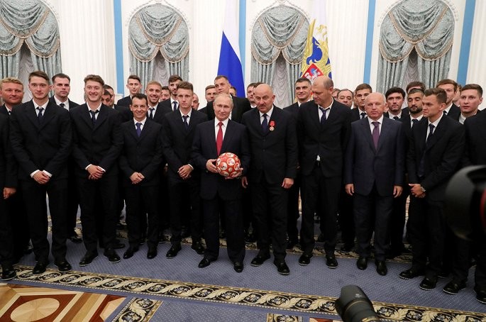 Vao tu ket World Cup 2018, tuyen Nga duoc Tong thong Putin tang huan chuong