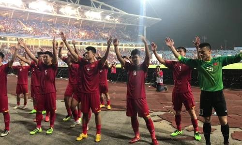 Tuyen thu U23 Viet Nam bat ngo tang vong nguyet que cho ban gai tin don-Hinh-8