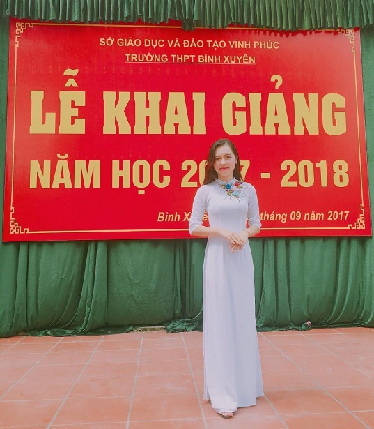 Co giao tieng Anh “xinh het phan nguoi khac” khien dan mang day song-Hinh-3