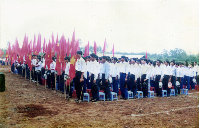 Dan mang hoai niem ve khai giang xua “hoc sinh khan quang do, mu ca lo“-Hinh-10