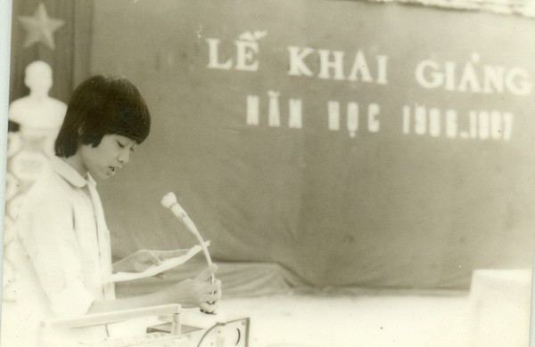 Dan mang hoai niem ve khai giang xua “hoc sinh khan quang do, mu ca lo“