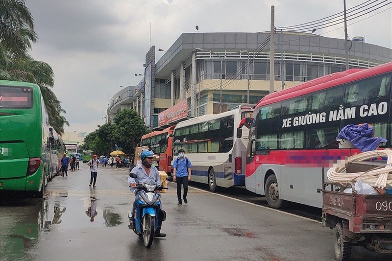 Ben xe mien Dong: Bong nhien “bieu khong” nua ti dong