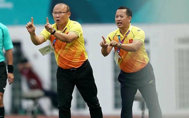 Ai se ngoi ghe tro ly ngon ngu cua HLV Park tai AFF Cup 2018?