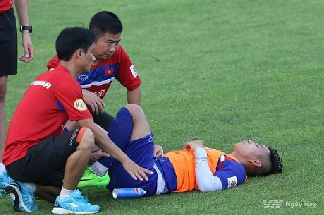 Van Thanh chan thuong chia tay AFF Cup 2018, thay Park dau dau-Hinh-2