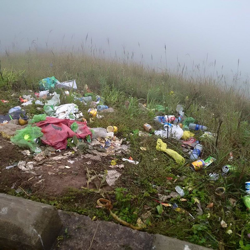 Dan mang ngan ngam voi diem du lich Binh Lieu ngap ngua rac-Hinh-3