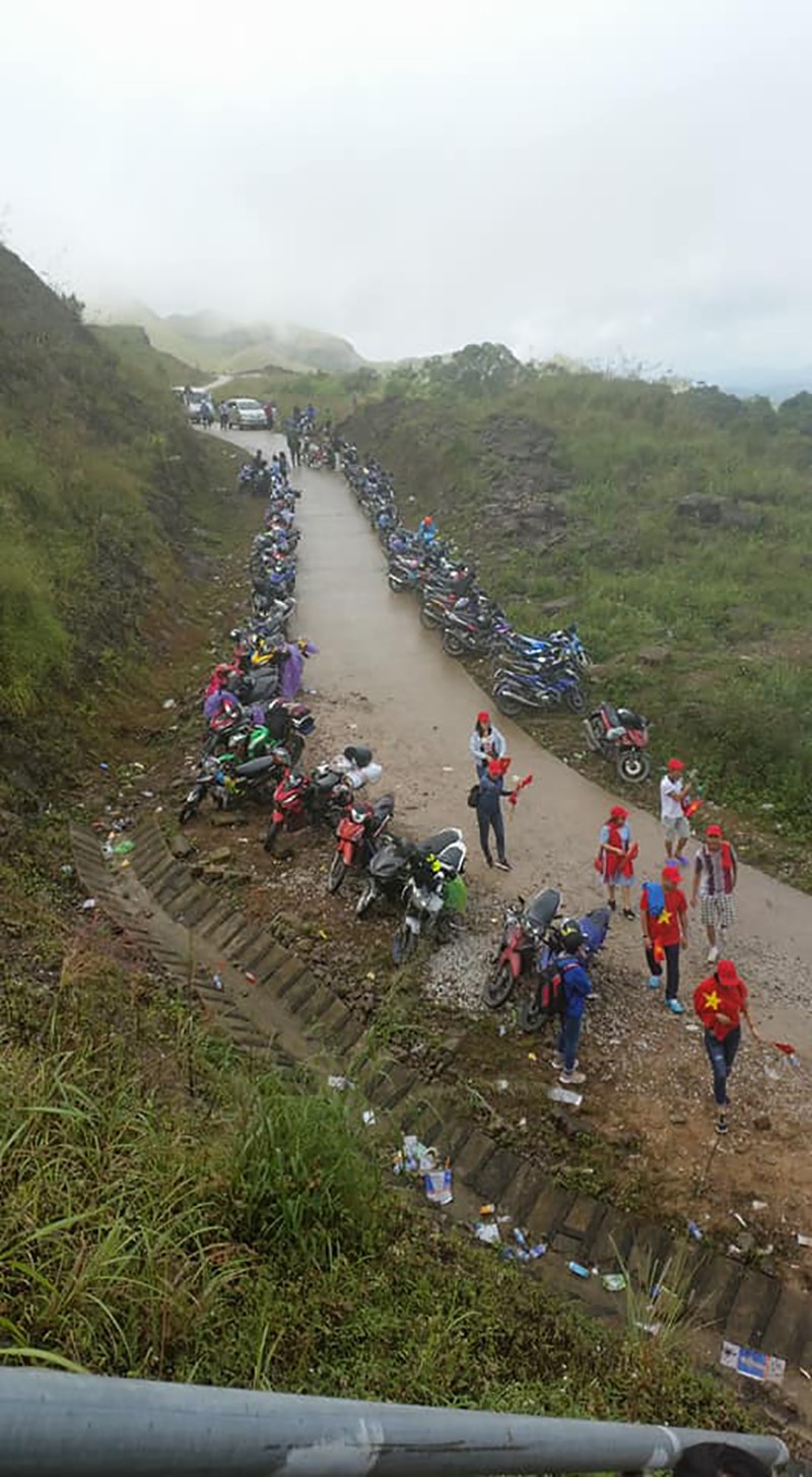 Dan mang ngan ngam voi diem du lich Binh Lieu ngap ngua rac-Hinh-5