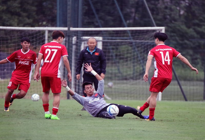 Thay Park: ‘Chua ai chac suat choi AFF Cup 2018’