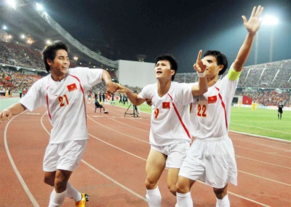 Nhin lai hanh trinh len ngoi vuong cua DT Viet Nam tai AFF Cup 2008-Hinh-11