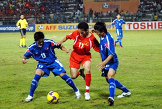 Nhin lai hanh trinh len ngoi vuong cua DT Viet Nam tai AFF Cup 2008-Hinh-5