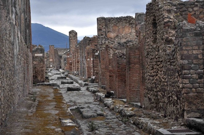 Phat hien dien tho La Ma duoi tro nui lua 2.000 nam o Pompeii