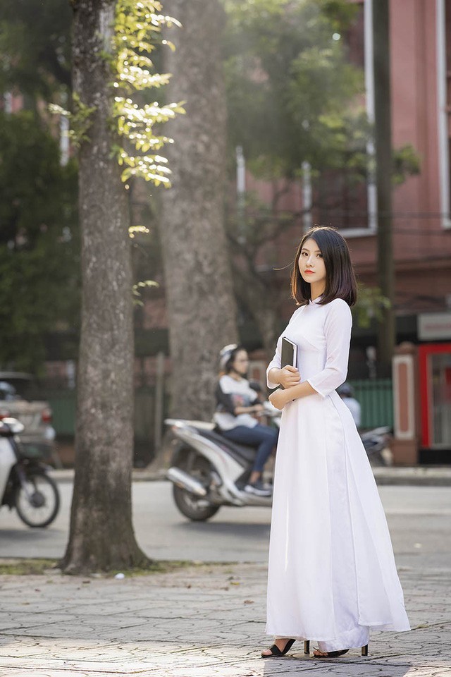 Nu sinh nganh thiet ke dep ngay ngat trong ta ao dai-Hinh-9