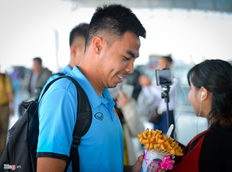 DT Viet Nam hanh quan sang Philippines chuan bi ban ket AFF Cup 2018-Hinh-5