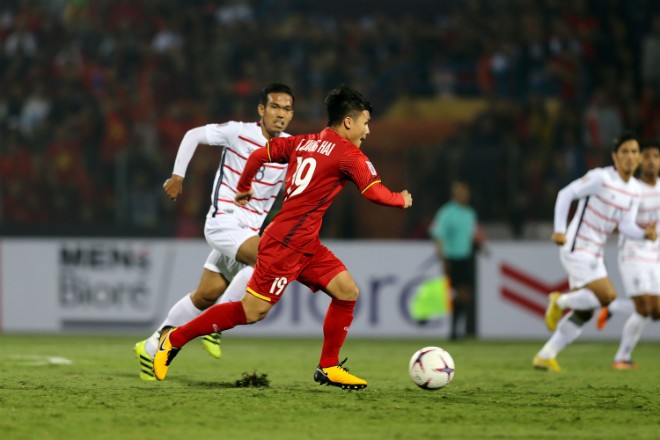 Bao chau A het loi khen Quang Hai, Cong Phuong tai AFF Cup 2018
