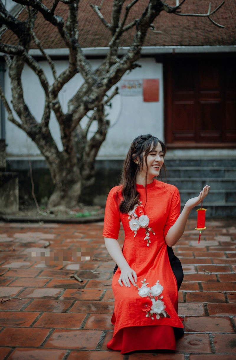 Nu sinh DH Kiem soat Ha Noi xinh ngay ngat trong ta ao dai-Hinh-2