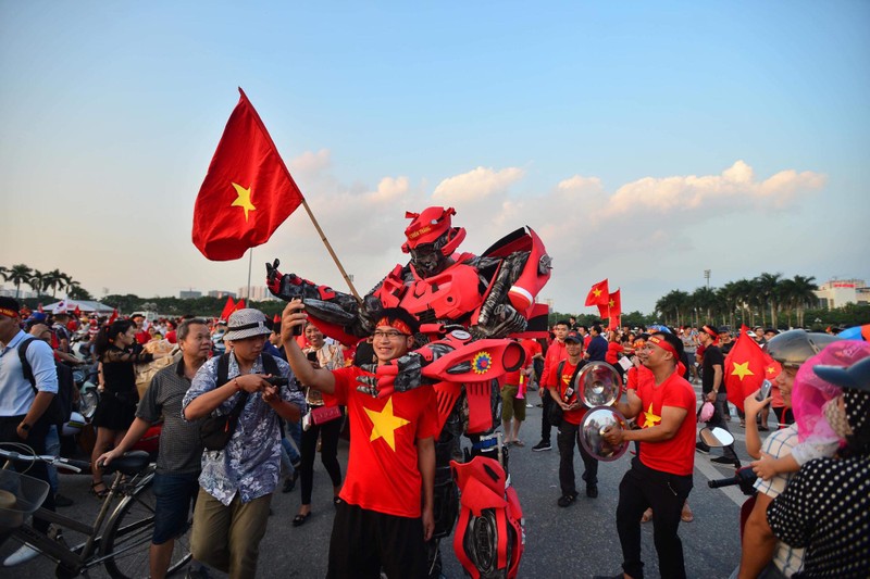 Quang Hai, Cong Phuong lap cong, Viet Nam hien ngang tien vao chung ket AFF Cup-Hinh-15