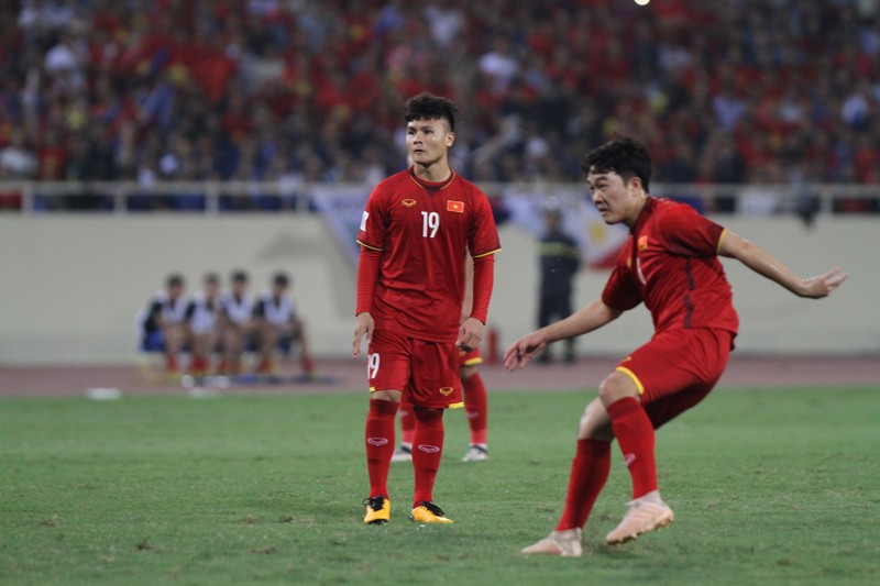 Quang Hai, Cong Phuong lap cong, Viet Nam hien ngang tien vao chung ket AFF Cup-Hinh-7