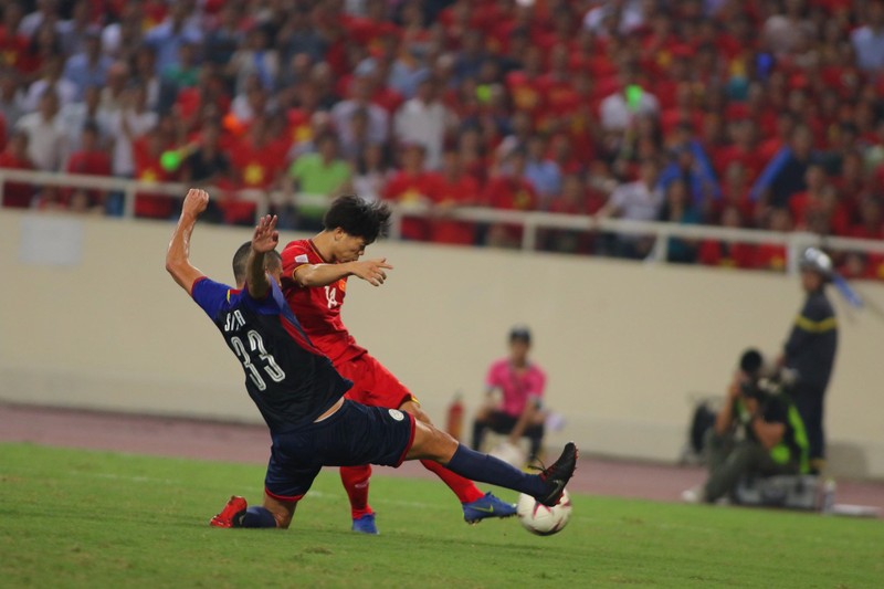 Quang Hai, Cong Phuong lap cong, Viet Nam hien ngang tien vao chung ket AFF Cup-Hinh-2