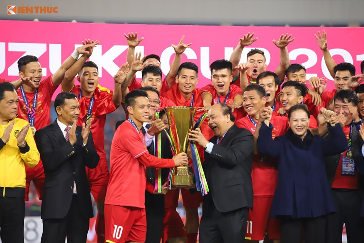 Sau khi vo dich AFF Cup, doi tuyen Viet Nam nhan lich don Tet xa nha