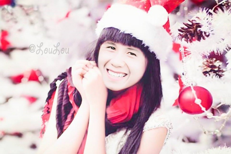 Chet cuoi xem cau thu doi tuyen Viet Nam gia gai dem Noel-Hinh-3