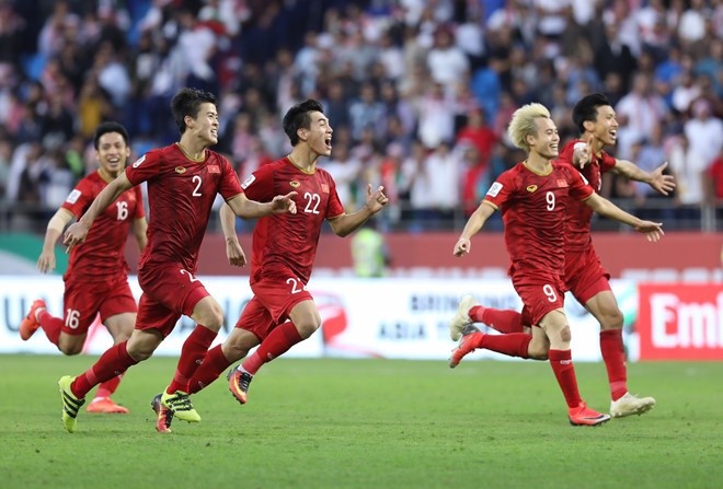 Vao tu ket Asian Cup 2019, doi tuyen Viet Nam nhan mua tien thuong
