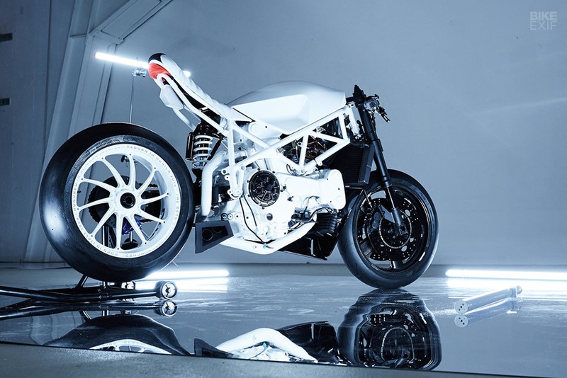 Xe moto Ducati 916 do phong cach giay bong ro Air Jordan-Hinh-8