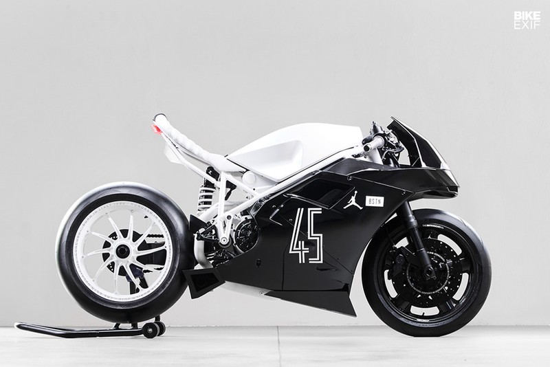 Xe moto Ducati 916 do phong cach giay bong ro Air Jordan-Hinh-9