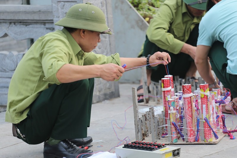 Ngam tran dia phao hoa tam cao Thu do truoc gio khai hoa-Hinh-9