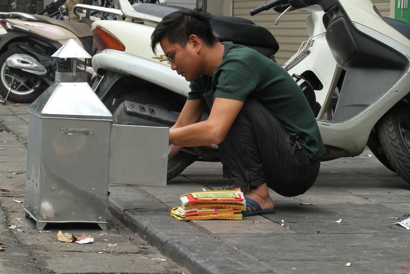 Nguoi dan Ha Noi hoa vang ma Tat nien don nam moi-Hinh-4