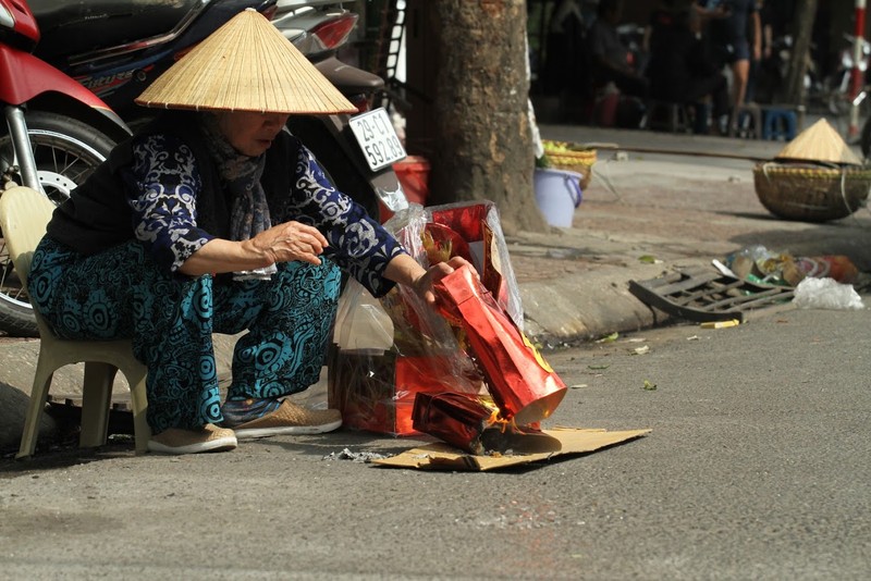 Nguoi dan Ha Noi hoa vang ma Tat nien don nam moi-Hinh-7