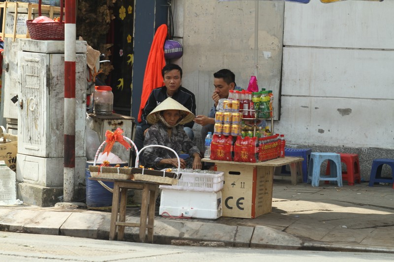 Ha Noi: Cuoc song tro lai binh thuong chieu mung 1 Tet Ky Hoi-Hinh-12