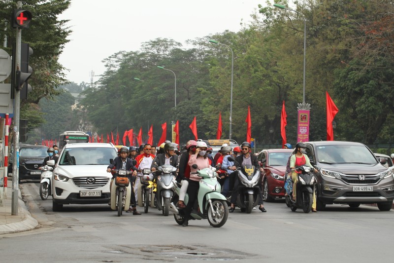 Ha Noi: Cuoc song tro lai binh thuong chieu mung 1 Tet Ky Hoi-Hinh-4