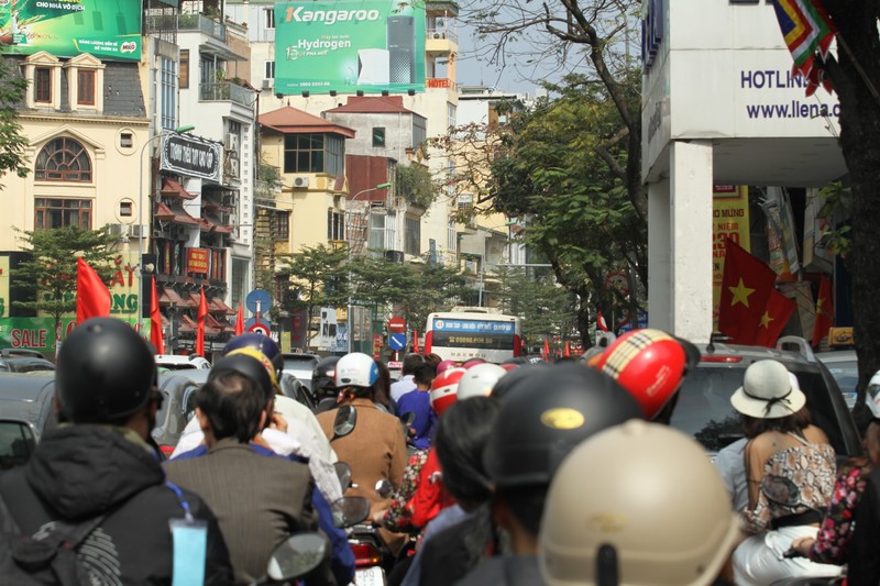 Ha Noi: Cuoc song tro lai binh thuong chieu mung 1 Tet Ky Hoi-Hinh-5