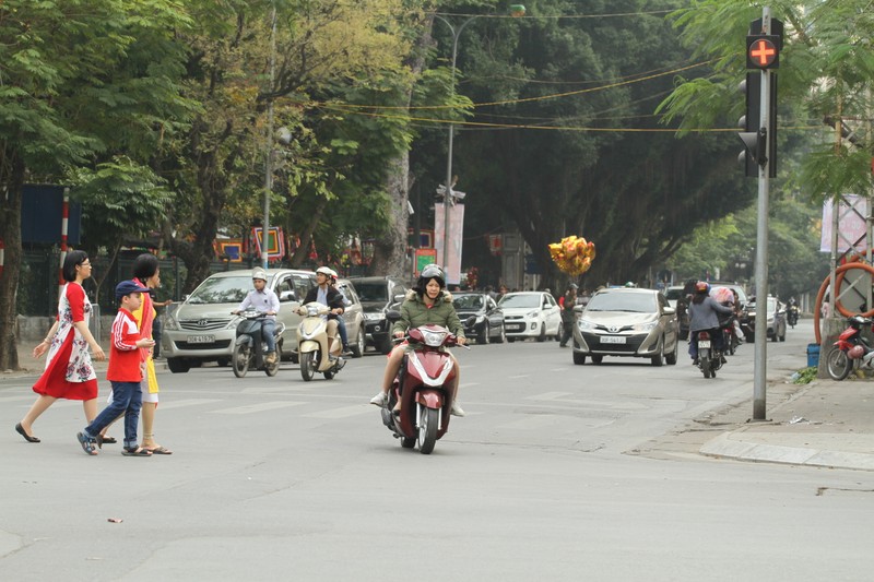 Ha Noi: Cuoc song tro lai binh thuong chieu mung 1 Tet Ky Hoi-Hinh-8