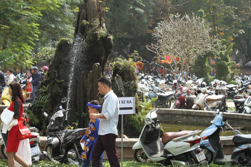 Ha Noi: Cuoc song tro lai binh thuong chieu mung 1 Tet Ky Hoi-Hinh-9