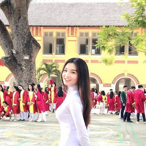 Nu sinh duoc menh danh “mac ao dai dep nhat Marie Curie“ gio ra sao?-Hinh-2