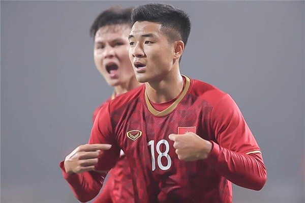 Co ten trong DT Viet Nam du King's Cup 2019, Duc Chinh bi CDM nem da